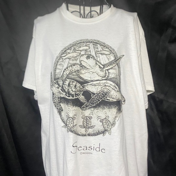 Seaside Oregon Sea Turtle Graphic Print Gildan Ultra Cotton T-Shirt - Picture 1 of 3